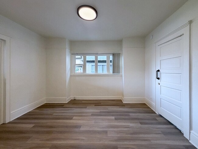 Building Photo - 577 Madison St