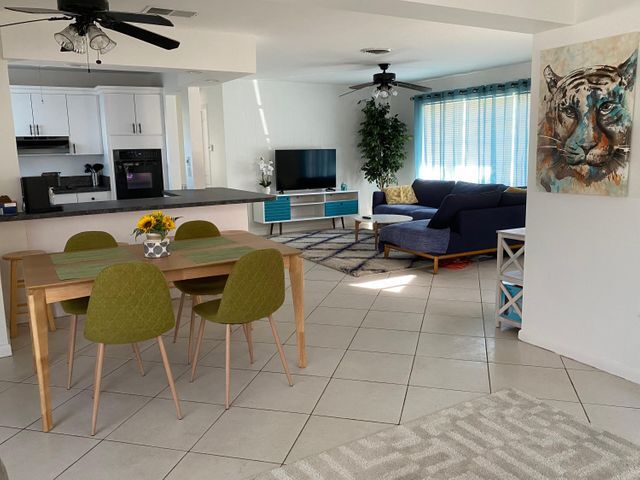 Building Photo - 1029 SE 14th St