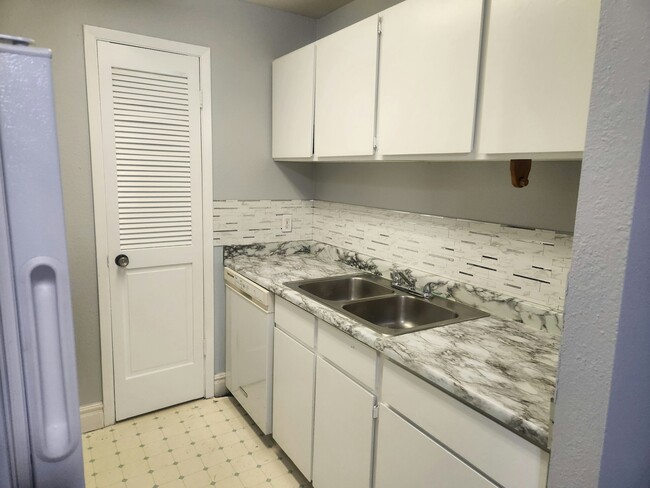 Building Photo - 5321 S 580 E