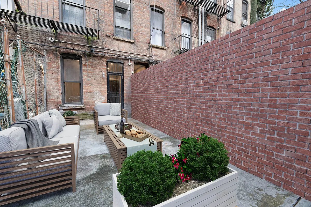 Building Photo - 437 W 46th St