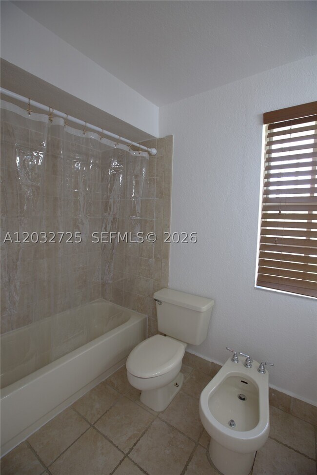 Building Photo - 6475 SW 129th Ave