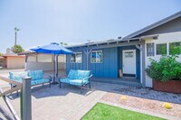 Building Photo - 4335 E Clarendon Ave