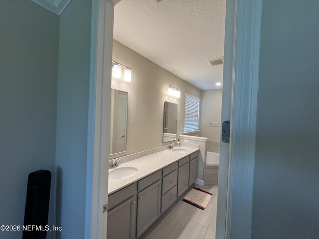 Building Photo - 211 Diamondback Ave