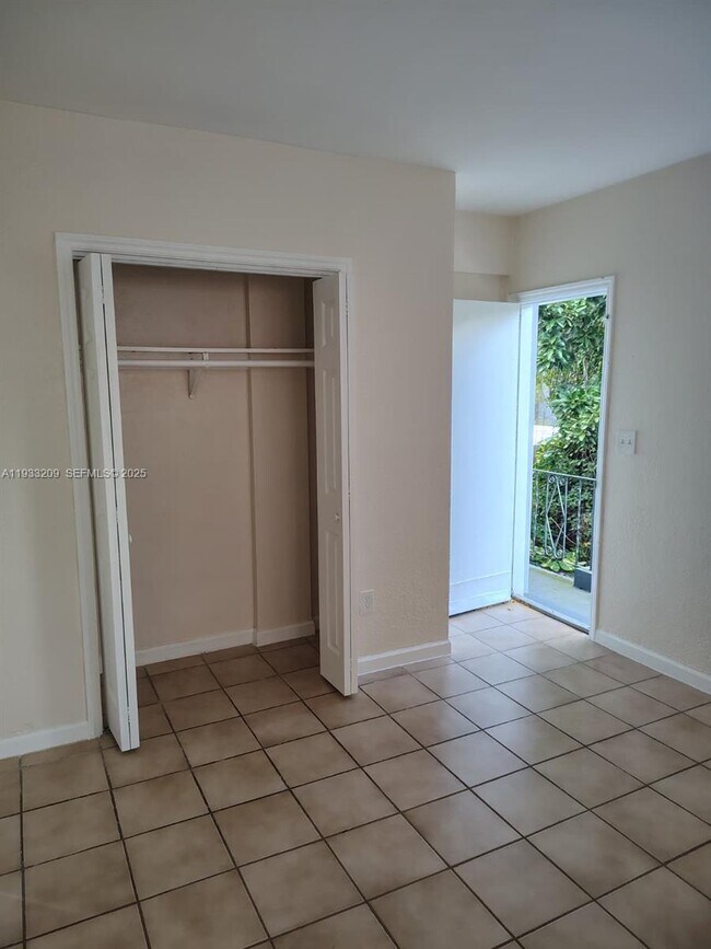 Building Photo - 521 NE 62nd St