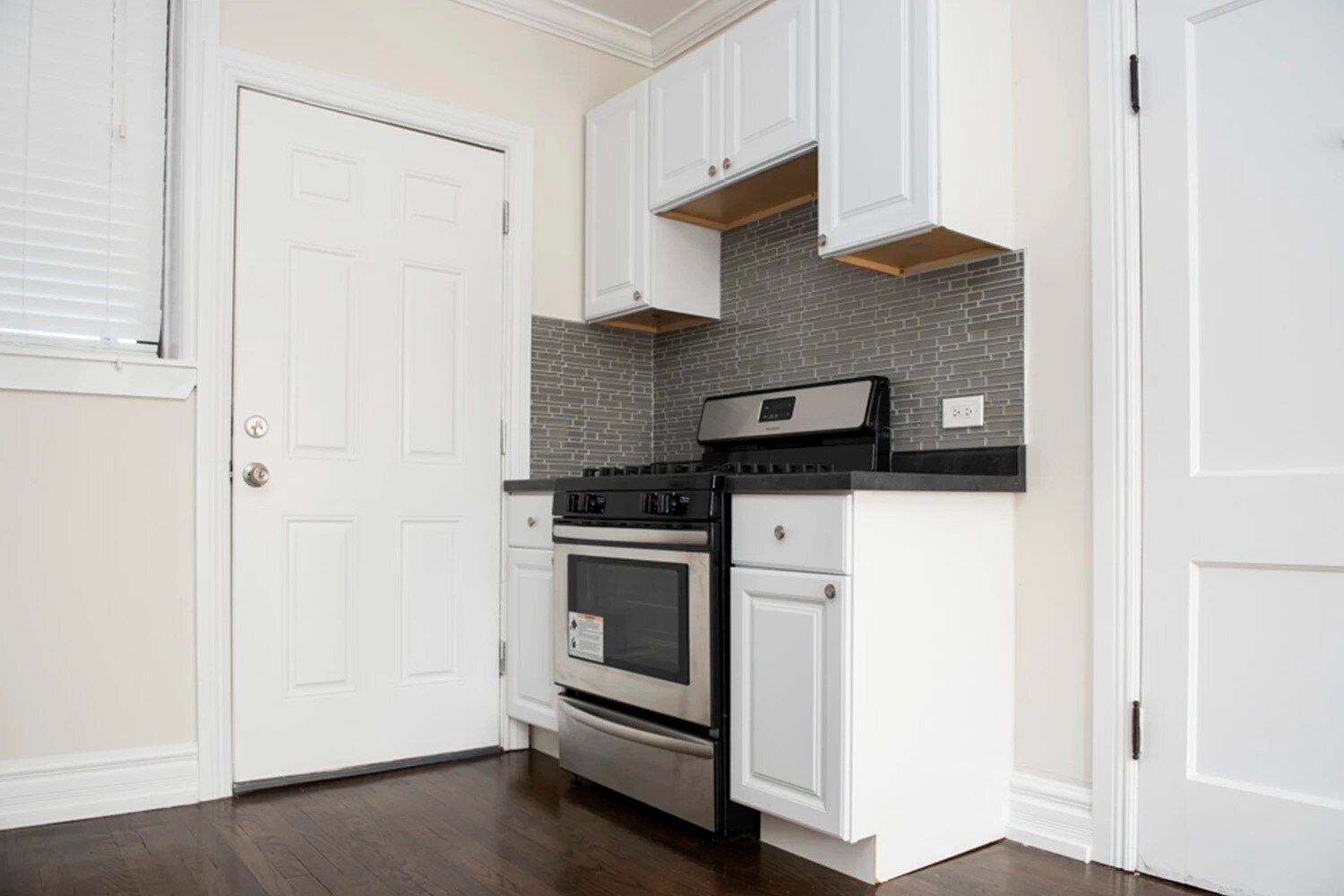 Building Photo - 1056 W Lill Ave