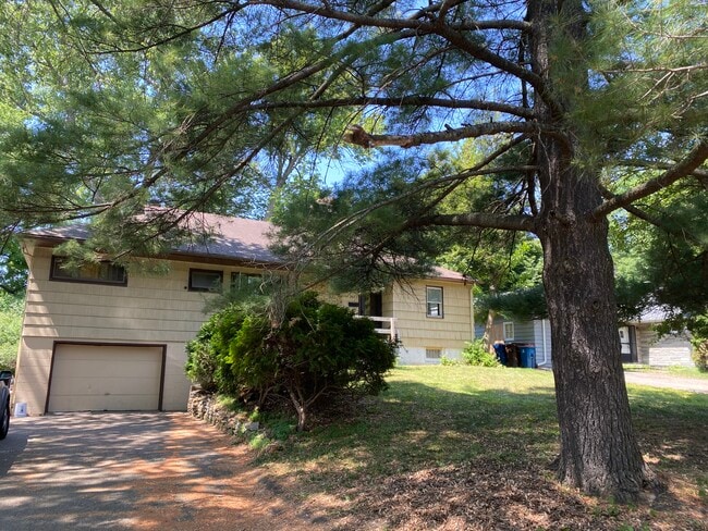 Primary Photo - 2417 Parkview Blvd