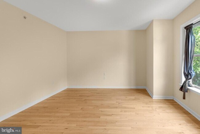 Building Photo - 2464 Frankford Ave