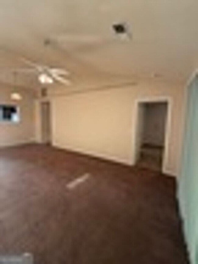 Building Photo - 408/410 Lawnwood Ct