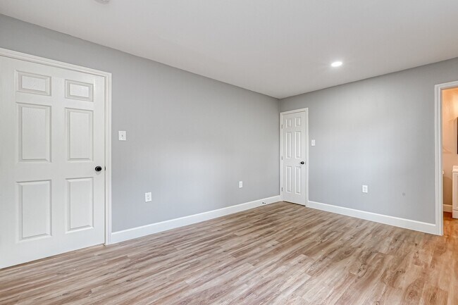 Building Photo - 6715 Victoria St