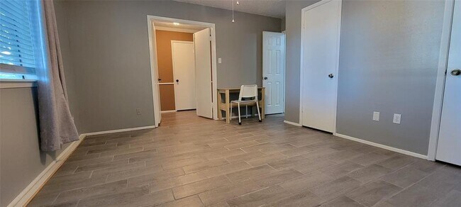 Building Photo - 6604 Montauk Dr