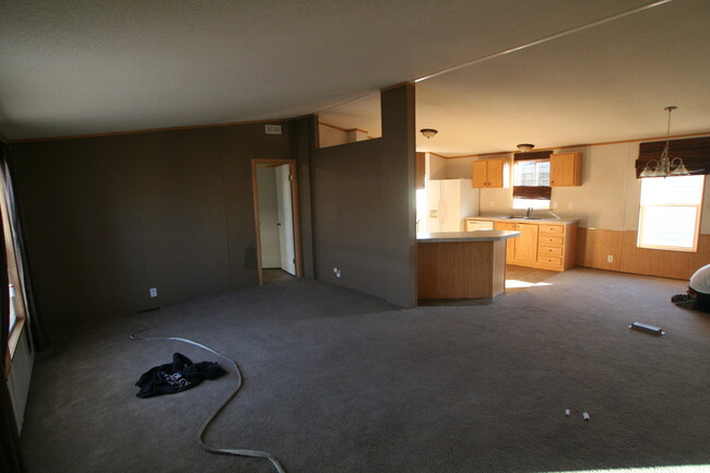 Building Photo - 3 bedroom 2 bathroom manufactured home