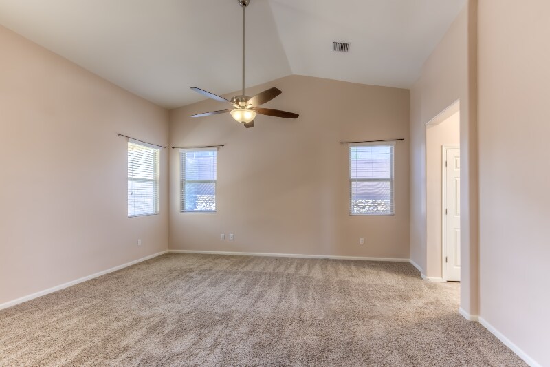 Building Photo - 8291 E Magee Hill Loop