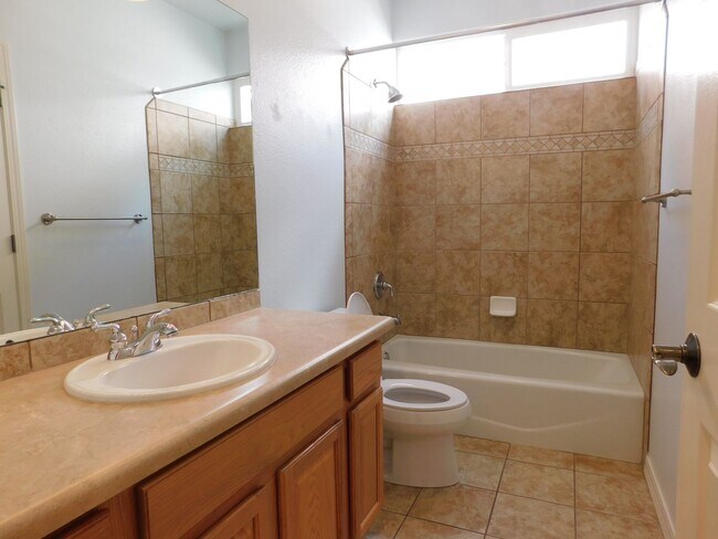 Building Photo - Quiet Neighborhood!