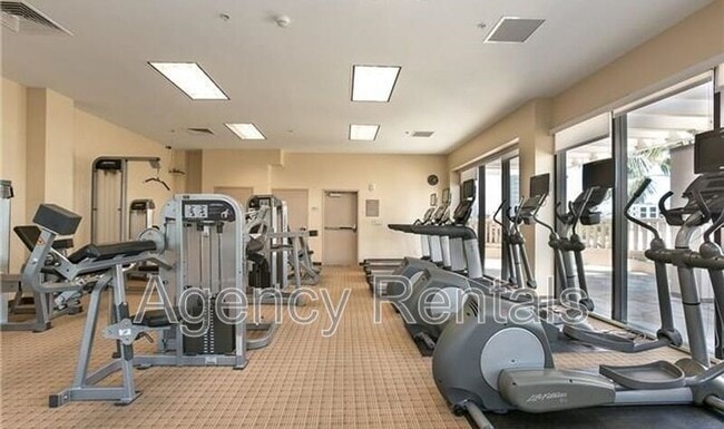 Building Photo - 600 Queen St