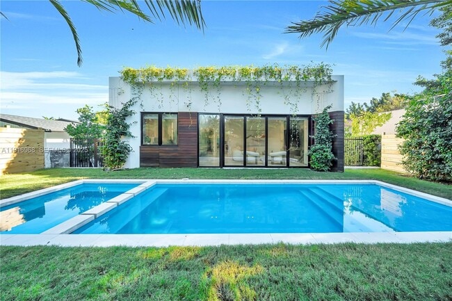 Building Photo - 34 SW 26th Rd