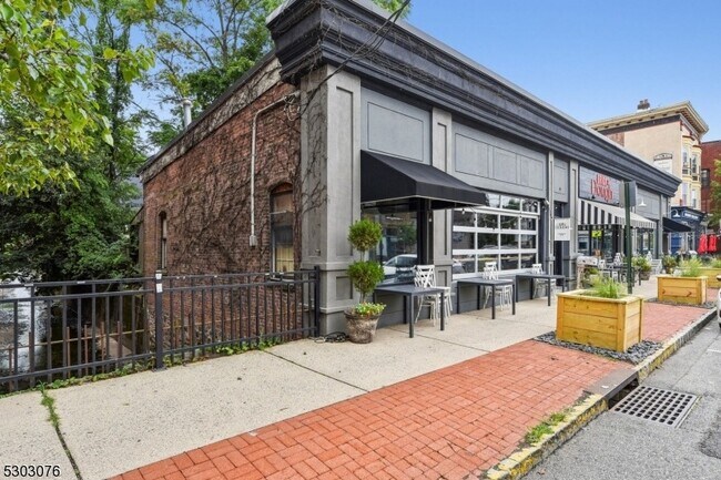 Building Photo - 90 Midland Ave