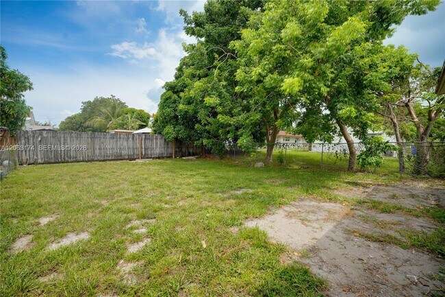 Building Photo - 715 N 58th Ave