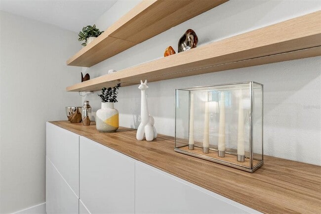 Building Photo - 228 E Harding St