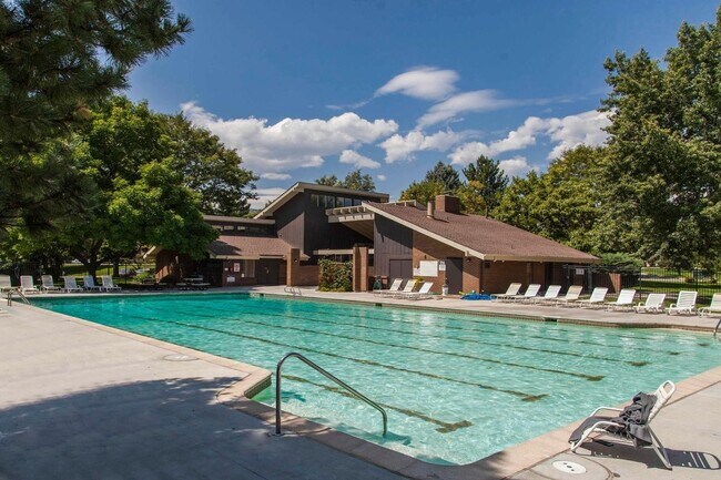 Building Photo - Two Bedroom Condo At Aspen Grove In North Boulder - Outdoor Pool & Year Round Hot Tub!