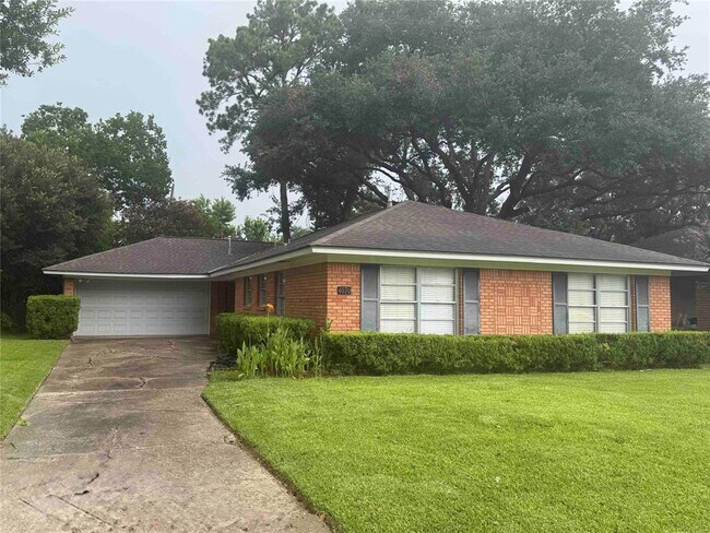 Building Photo - 4070 McDermed Dr