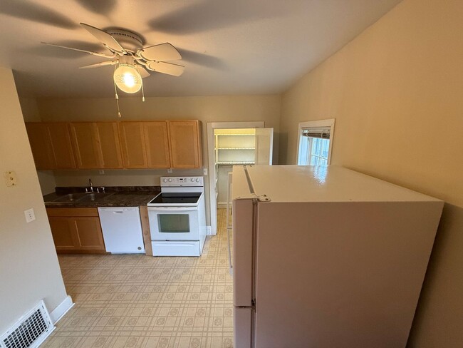 Building Photo - Duluth, MN - 2+ bed - 1 bath - Single Fami...