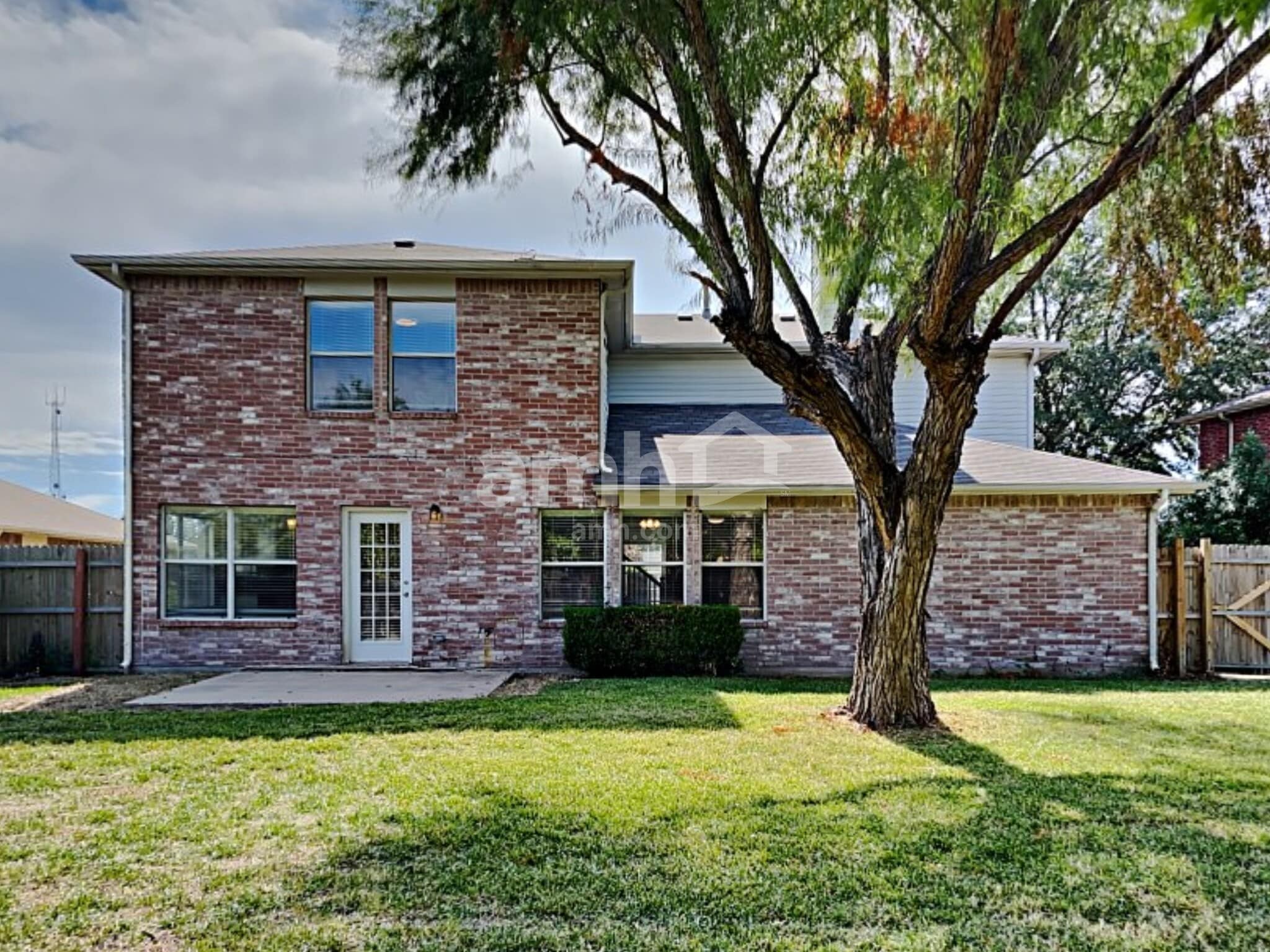 Building Photo - 8113 Lake Haven Dr