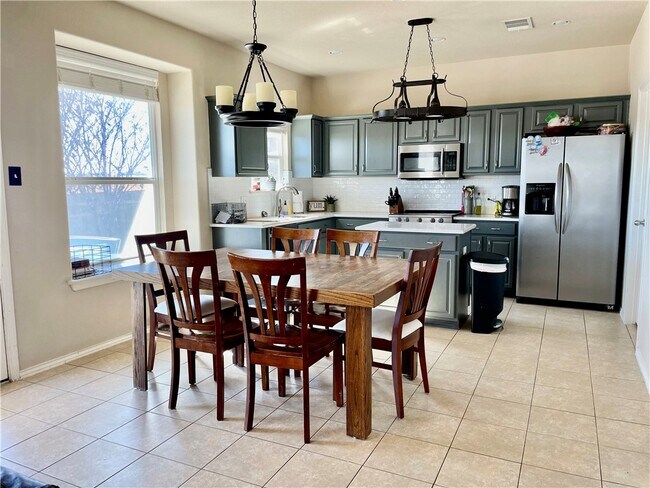 Building Photo - 1010 Aiken Dr