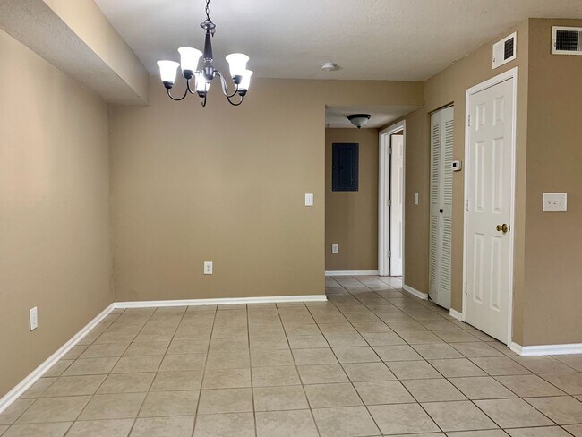 Building Photo - Recently Upgraded Spacious 1B/1B Condo nea...