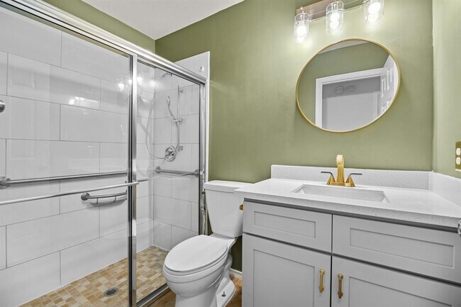 Building Photo - 4702 Forest Home Dr
