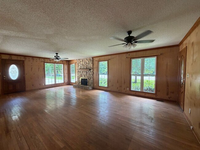 Building Photo - Exclusively Offered By Muse Realty Rentals, LLC