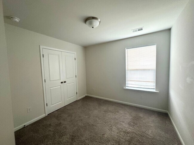 Building Photo - Spacious Townhome on Johns Island in Marsh...