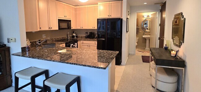 Building Photo - 57 E Delaware Pl