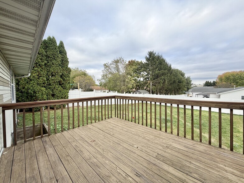 Building Photo - 1124-1126 Brown Dr