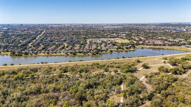 Building Photo - 8904 Lakewood Dr