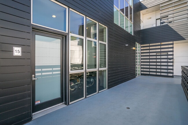 Building Photo - 825 Kings Rd