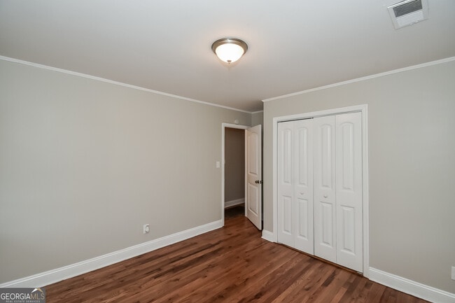 Building Photo - 8467 Fairview Dr