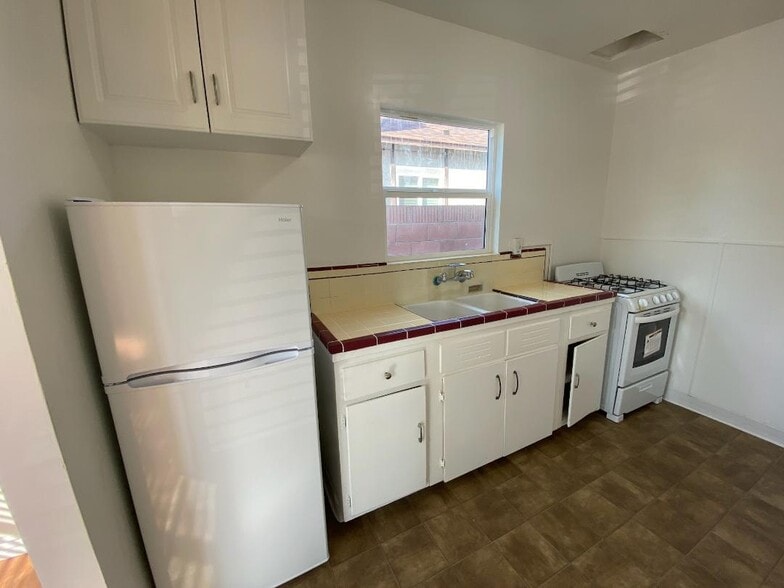 KITCHEN - 11162 Culver Blvd