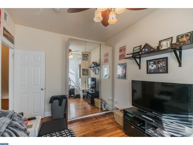 Building Photo - 385 Conarroe St