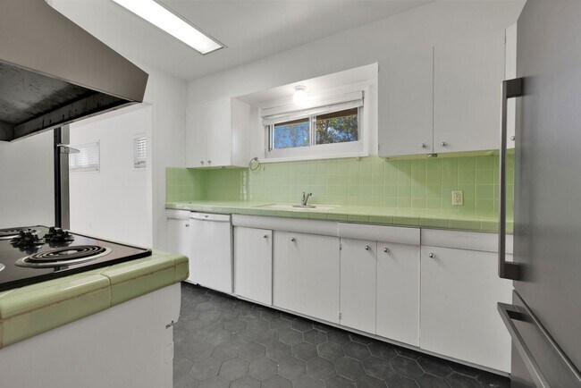 Building Photo - Oakhurst Duplex