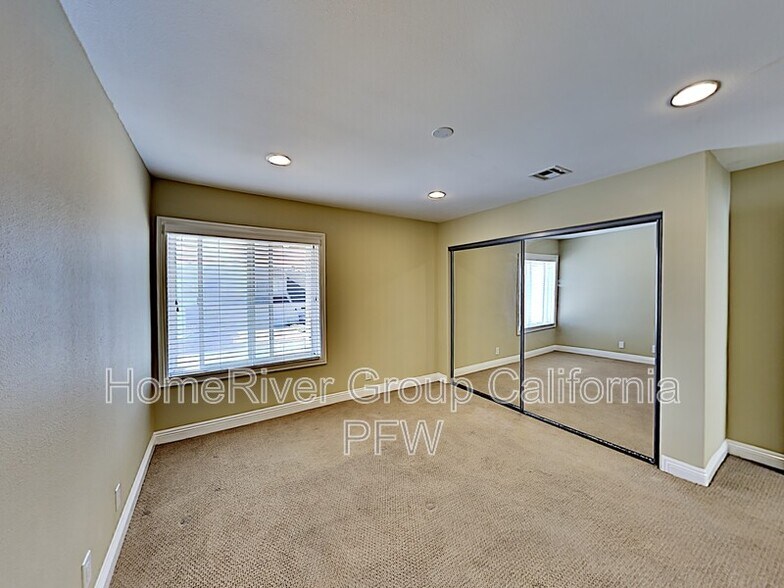 Building Photo - 2030 Kingsbridge Way