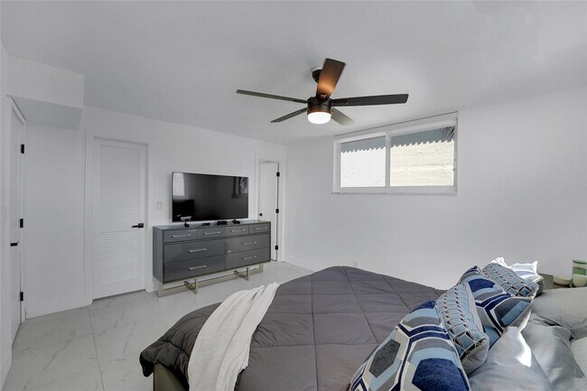 Building Photo - 8911 S Hollybrook Blvd