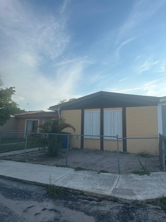 Primary Photo - 21444 NW 40th Circle Ct