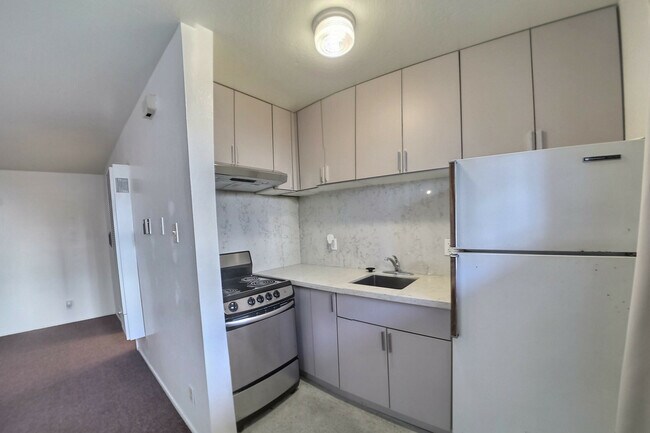 Building Photo - 1907 Greenwich St