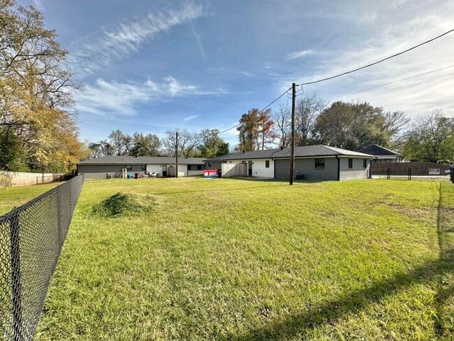 Building Photo - Coming Soon! 2 Bedroom 1 Bath in Gilmer!