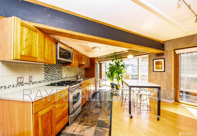 Building Photo - 18 Lansing St