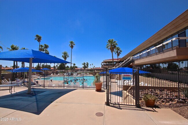 Building Photo - 1702 E Palm Beach Dr