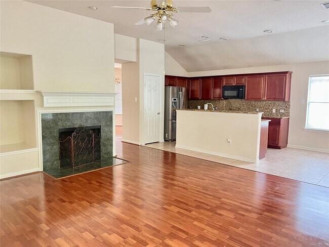 Building Photo - 42 W Foxbriar Forest Cir