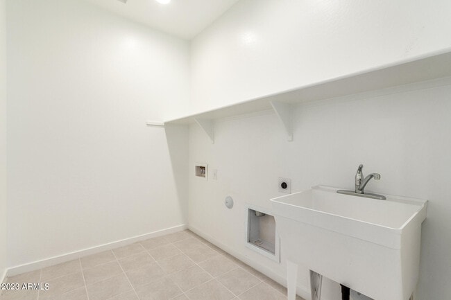 Building Photo - 18012 W Pierson St