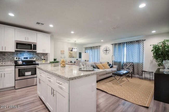 Building Photo - 5812 S 12th Ln