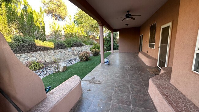 Building Photo - Beautiful 3 Bedroom 2 Bathroom with Low Ma...